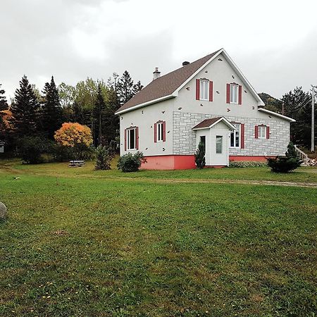 Chill Shack - Auberge Jeunesse Sainte Anne des Monts Екстер'єр фото