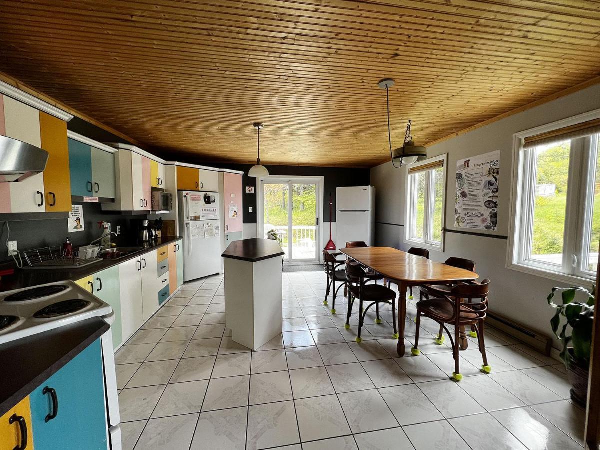 Chill Shack - Auberge Jeunesse Sainte Anne des Monts Екстер'єр фото